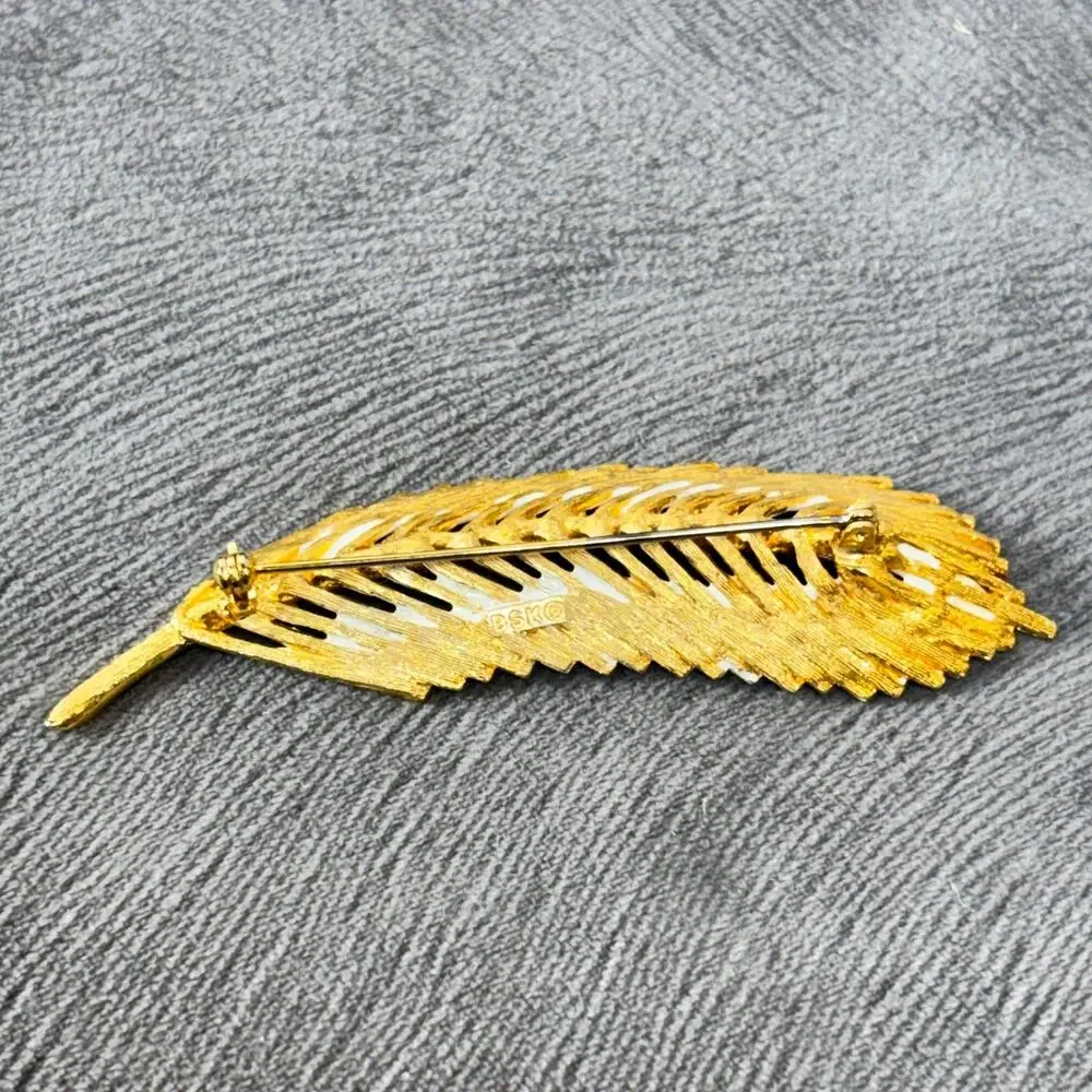 Signed BSK Vintage Cut Out Feather Brooch Pin 3.5